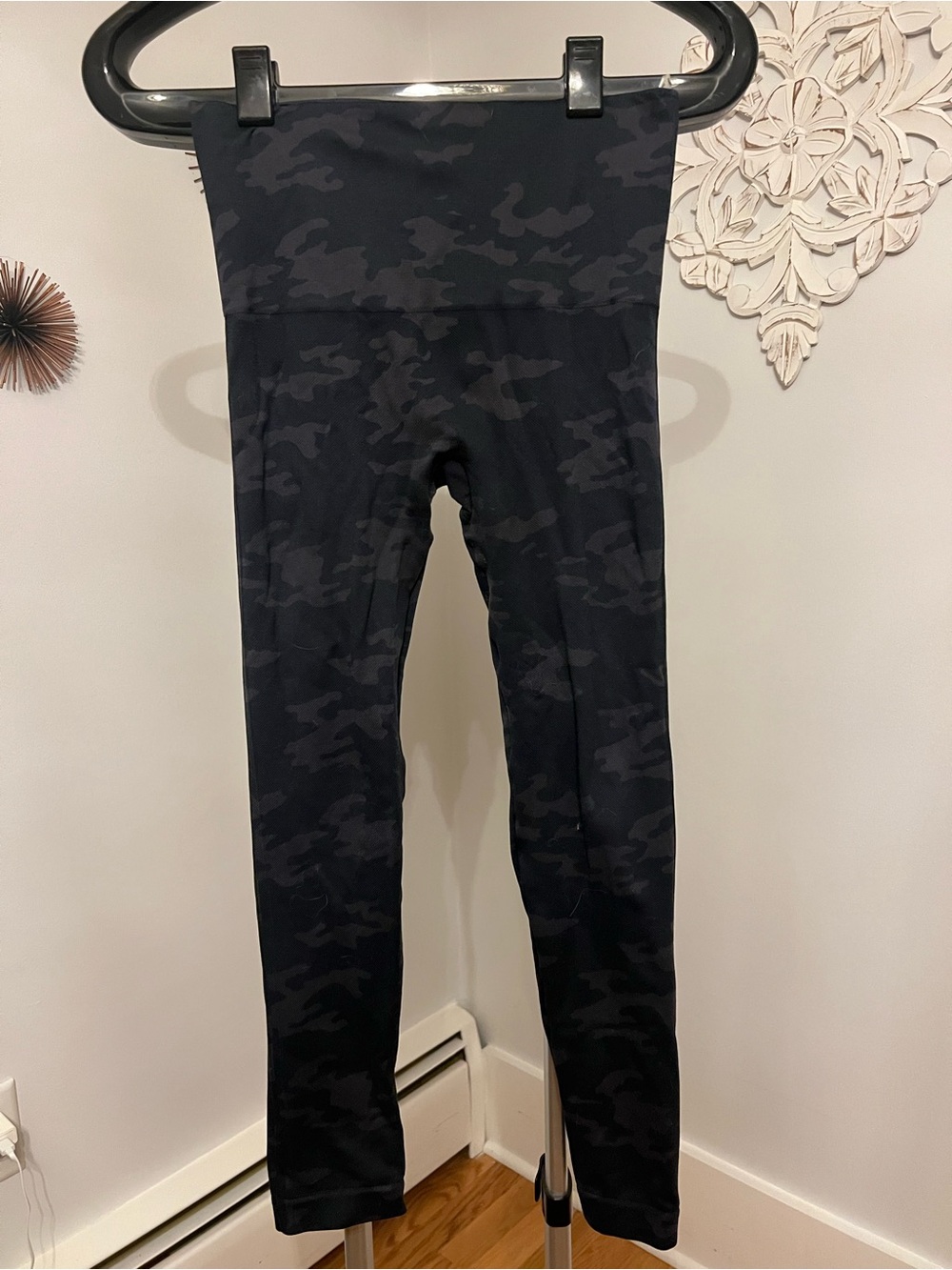 SPANX Womens Size Medium Petite Black Camouflage High-Waist Leggings